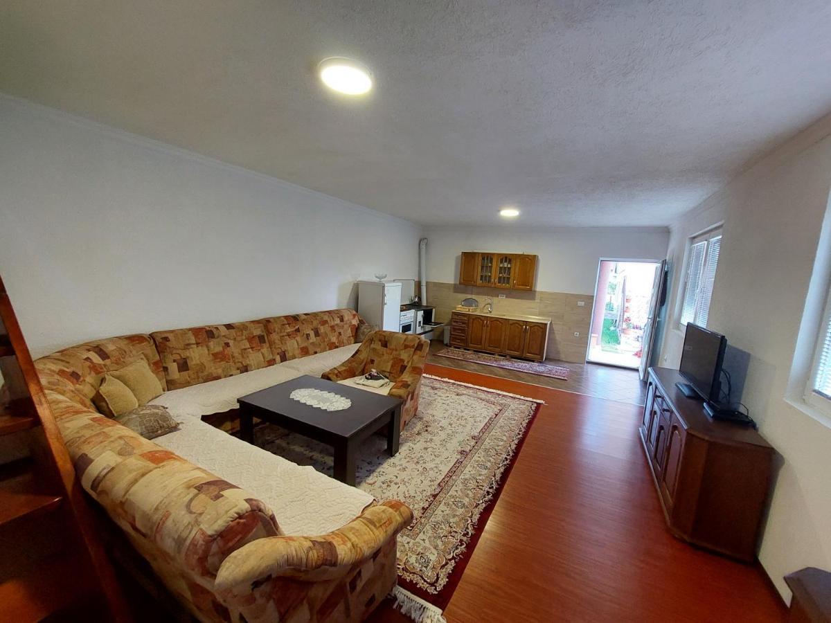 Sara Apartments Плав Экстерьер фото