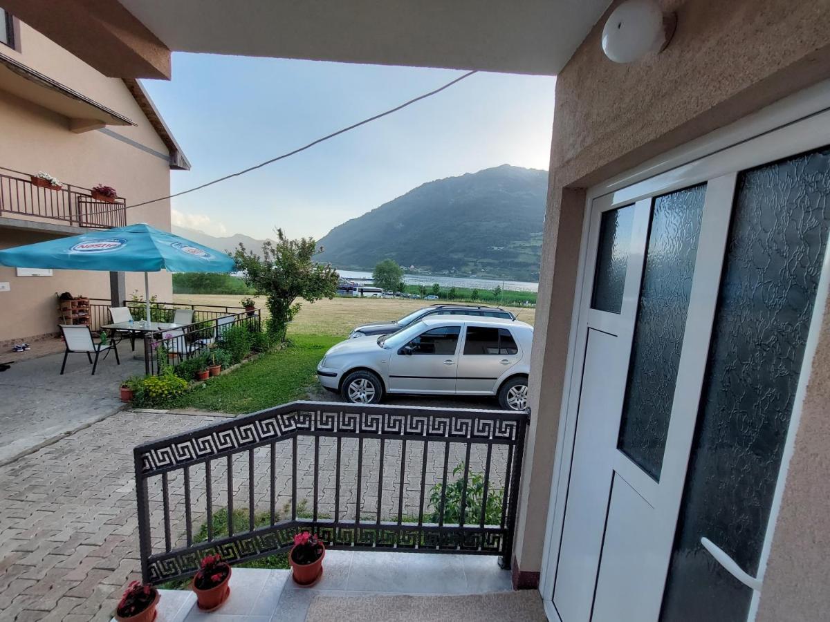 Sara Apartments Плав Экстерьер фото